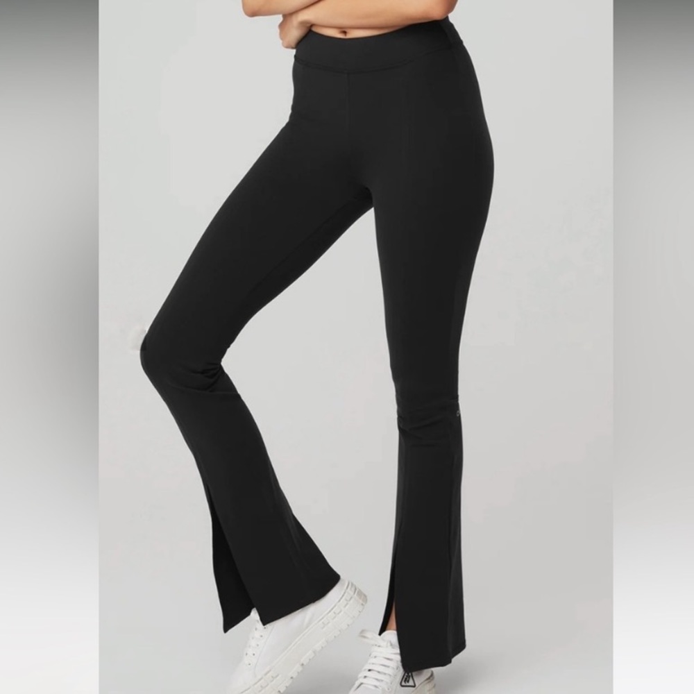 Alo Yoga Medium Airbrush High Waist Kick Flutter Leggings Black Front Slit Cut